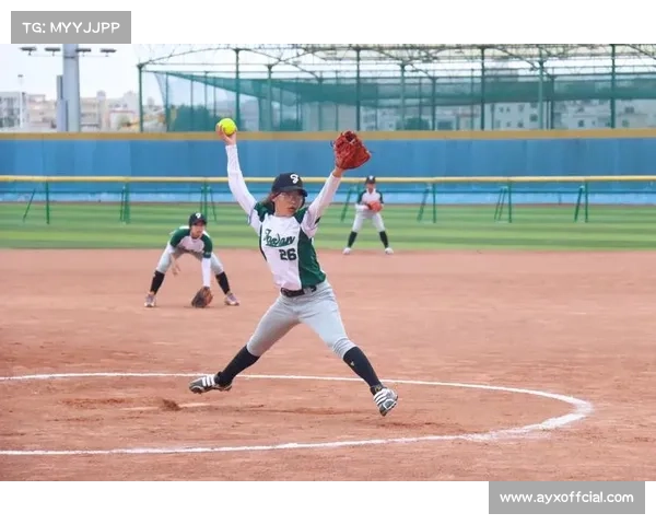 垒球赛事带动相关体育器材与保险产业发展